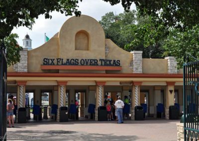 Six Flags over Texas front gate