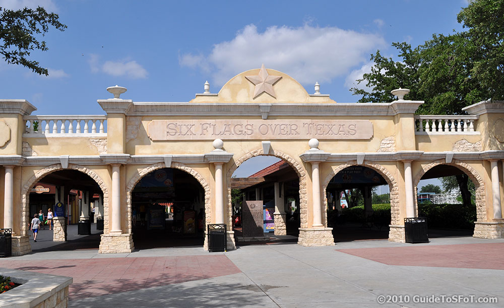 Six Flags over Texas entry plaza