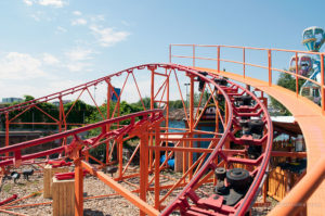 Lift hill for Wile E. Coyote's Grand Canyon Blaster