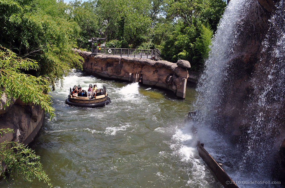Roaring Rapids Ride | Guide to Six Flags over Texas