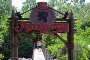 El Aserradero sign