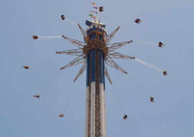 Small chains supporting the seats on Texas SkyScreamer