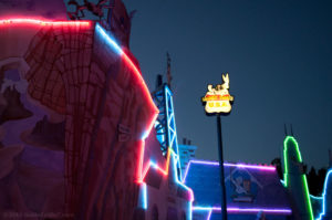 Looney Tunes Mall at night
