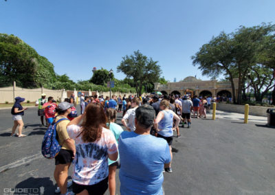 Six Flags entry line