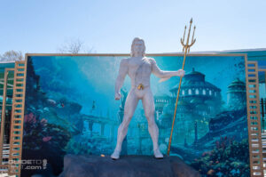 Aquaman statue