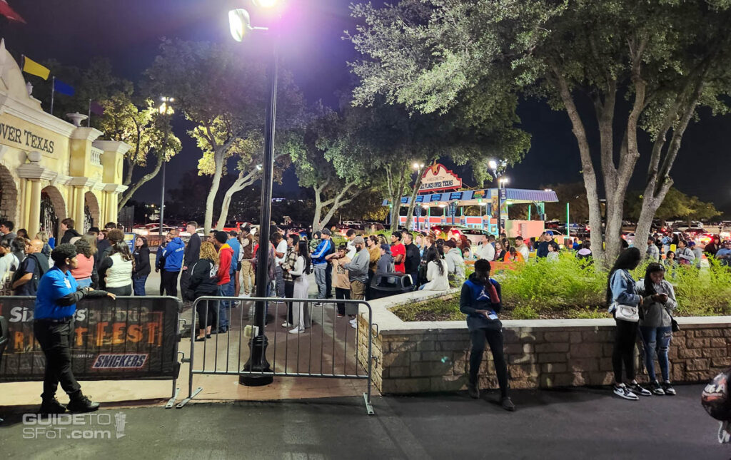 Crowds trying to enter the park