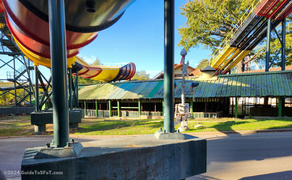 La Vibora with the Railroad Engine House