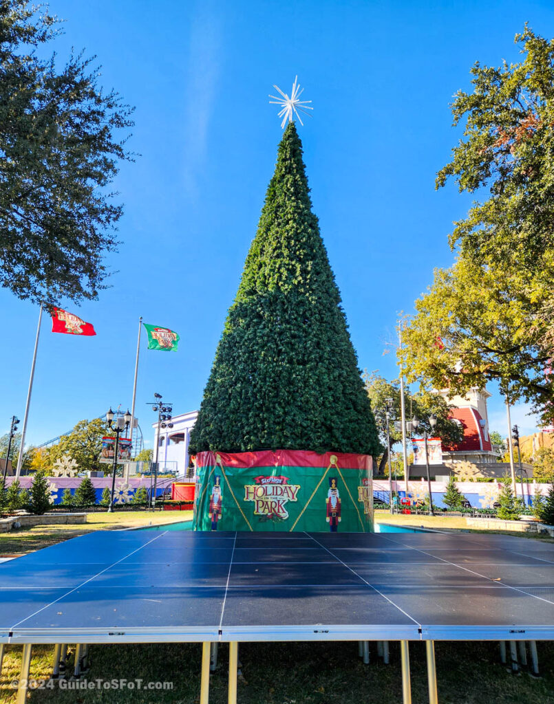 The large Christmas Tree and new Tree Stage in the Star Mall entry plaza