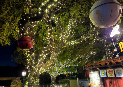 Holiday in the Park Decor