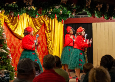 MistleTones performers