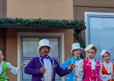 Holly Jolly Trolley show at Six Flags over Texas