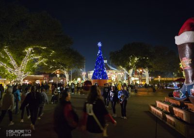 Star Mall entry plaza during Holiday in the Park 2025