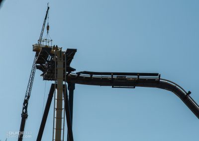 Workers lifted atop Tormenta's peak