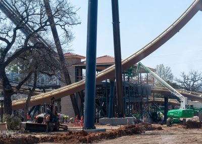 Workers constructing Tormenta's station
