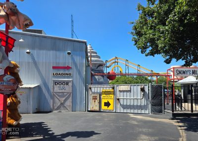 Gate blocking direct access to Mr. Freeze and Batman the Ride