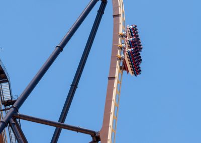 Tormenta train going down the first drop