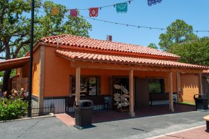 Casa de Six Flags shop exterior