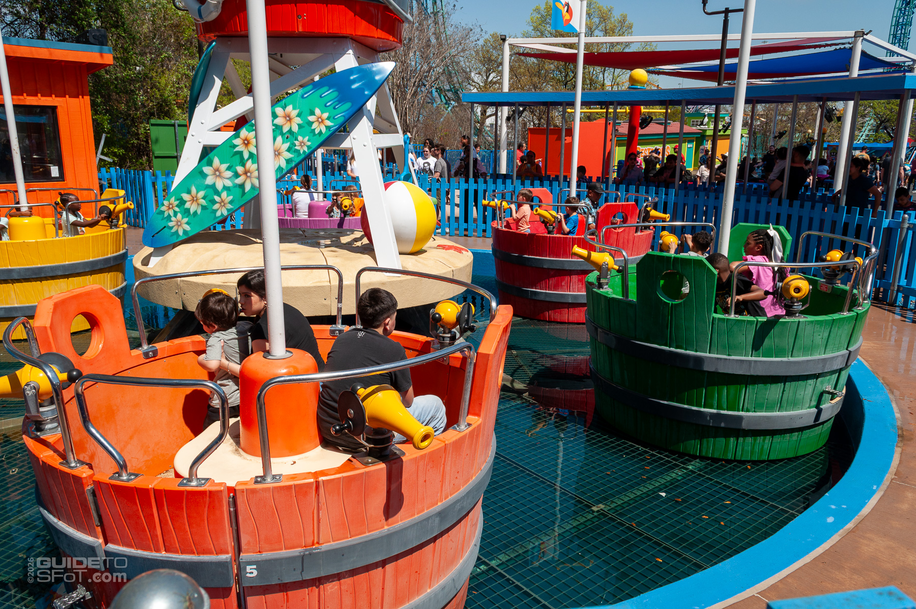 Daffy Duck Bucket Blasters ride at Six Flags Over Texas