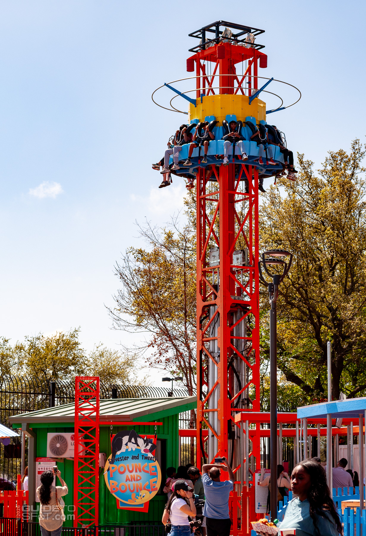 Sylvester & Tweety Pounce and Bounce ride