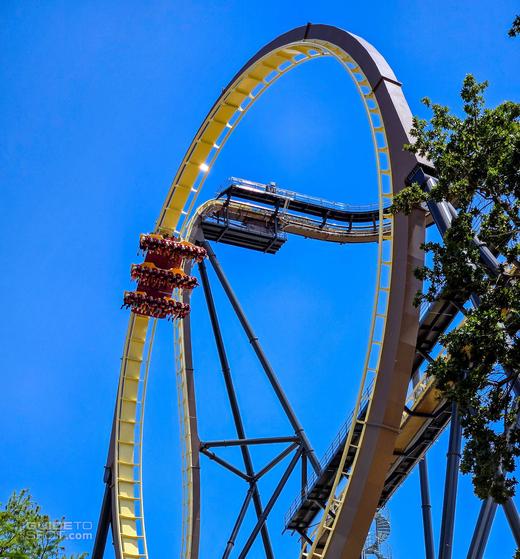 Tormenta vertical loop