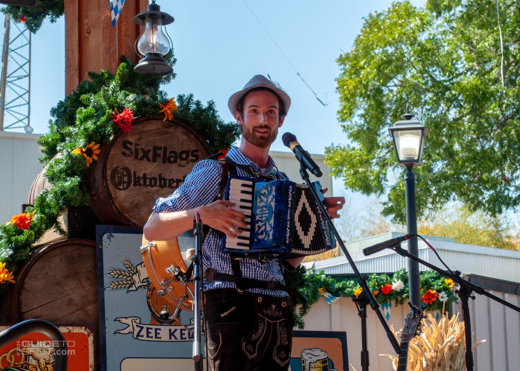 Gutentag! one-man band during Oktoberfest